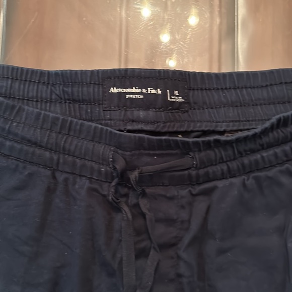 Men’s navy blue Abercrombie shorts - Picture 2 of 3